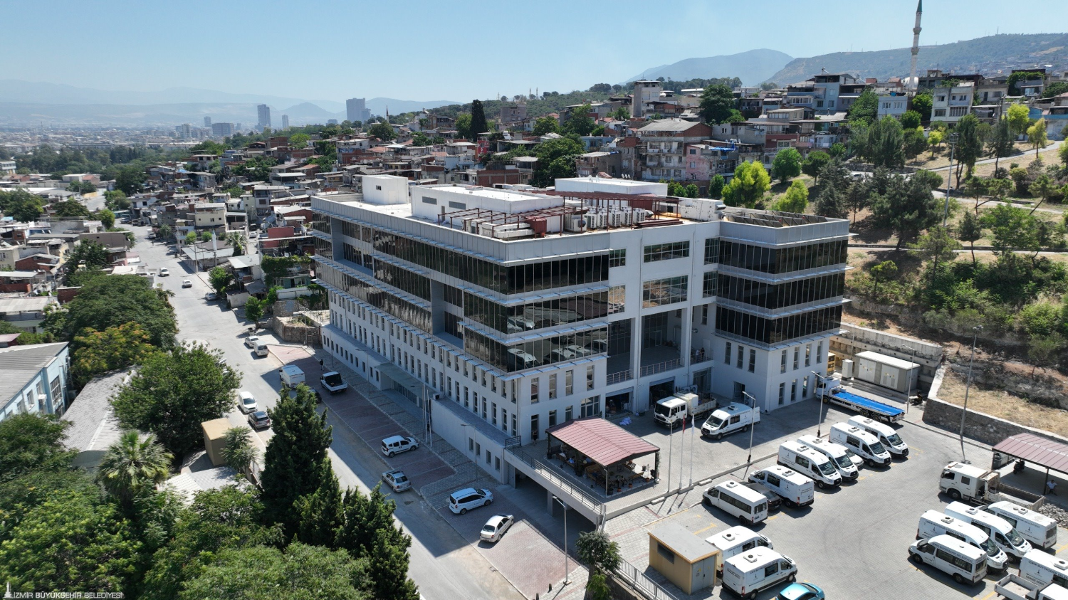 Büyükşehir yeni hizmet binasına kavuştu